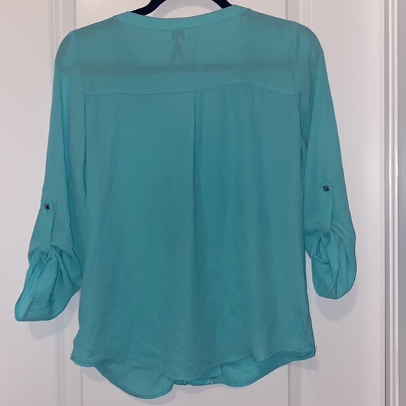 Baby blue dynamite blouse - Picture 3 of 4